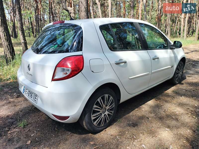 Хэтчбек Renault Clio 2011 в Днепре