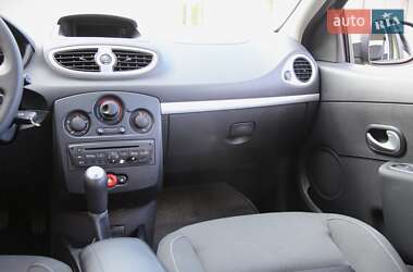 Хэтчбек Renault Clio 2009 в 
