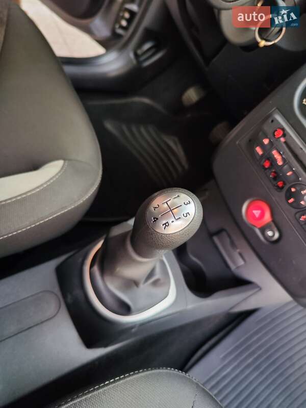 Хэтчбек Renault Clio 2011 в Львове