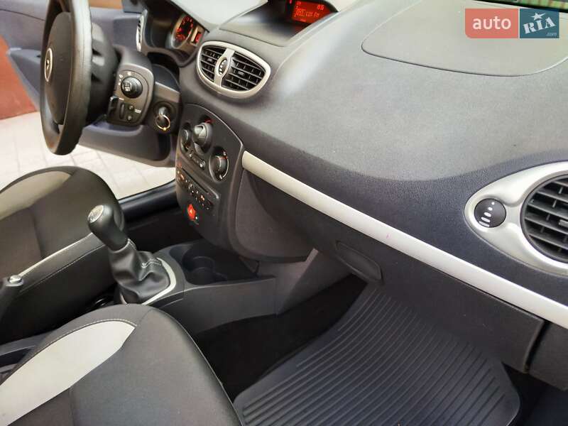 Хэтчбек Renault Clio 2011 в Львове