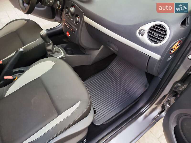 Хэтчбек Renault Clio 2011 в Львове