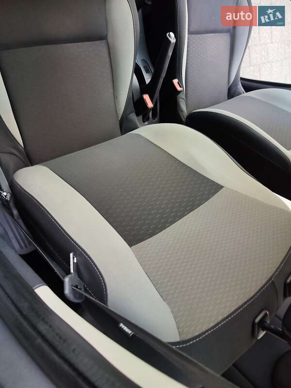 Хэтчбек Renault Clio 2011 в Львове