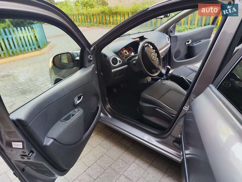 Хэтчбек Renault Clio 2011 в Львове