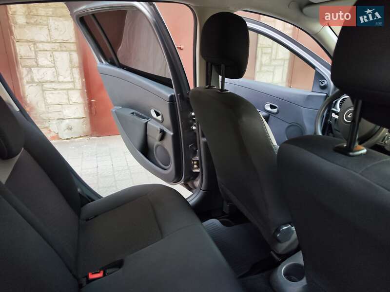 Хэтчбек Renault Clio 2011 в Львове