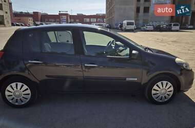 Хэтчбек Renault Clio 2009 в 