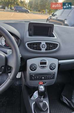 Хэтчбек Renault Clio 2011 в 