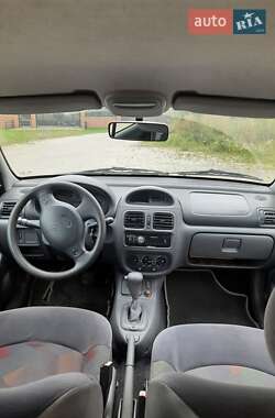 Хэтчбек Renault Clio 2000 в 