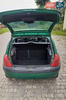 Хэтчбек Renault Clio 2000 в 