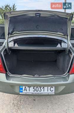 Седан Renault Clio 2006 в 