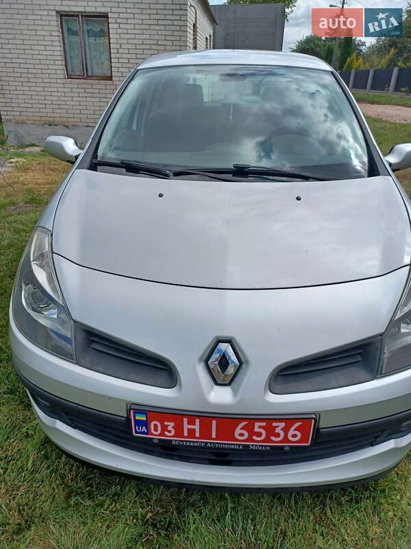 Хетчбек Renault Clio 2006 в 