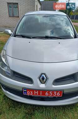 Хетчбек Renault Clio 2006 в 