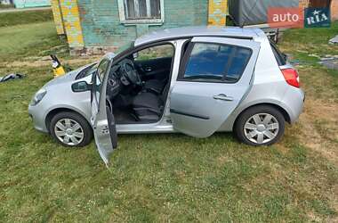 Хетчбек Renault Clio 2006 в 