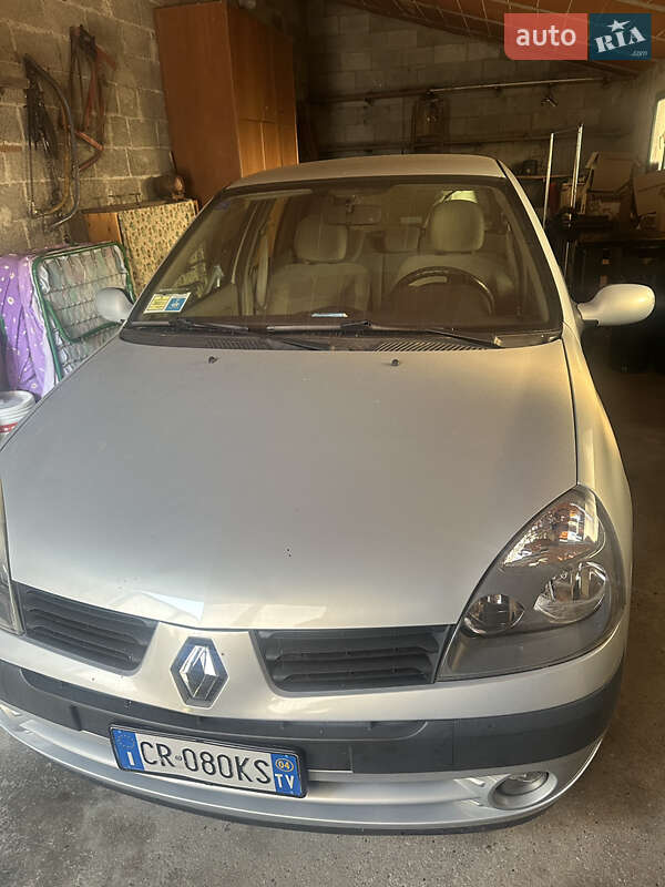 Хэтчбек Renault Clio 2004 в 