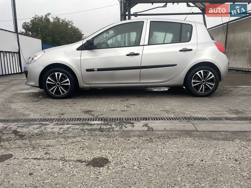 Хэтчбек Renault Clio 2008 в Жовкве