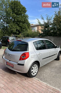 Хетчбек Renault Clio 2006 в 