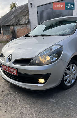 Хетчбек Renault Clio 2006 в 