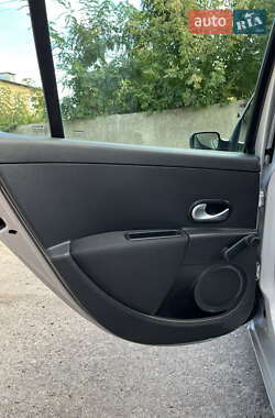 Хетчбек Renault Clio 2006 в 