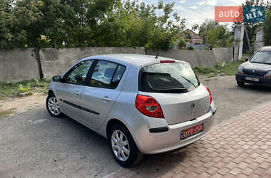 Хетчбек Renault Clio 2006 в 
