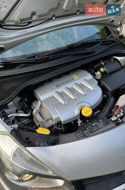 Хетчбек Renault Clio 2006 в 