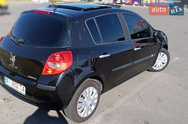 Хэтчбек Renault Clio 2006 в 