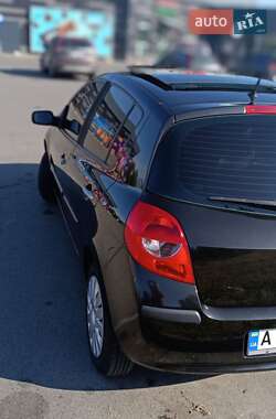 Хэтчбек Renault Clio 2006 в 