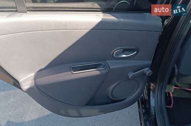 Хэтчбек Renault Clio 2006 в 