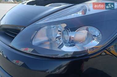 Хэтчбек Renault Clio 2006 в 
