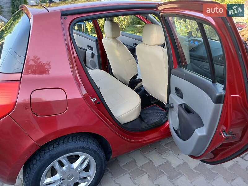 Хэтчбек Renault Clio 2006 в Днепре