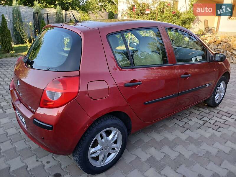 Хэтчбек Renault Clio 2006 в Днепре