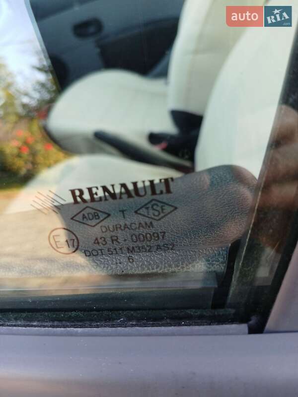 Хэтчбек Renault Clio 2006 в Днепре