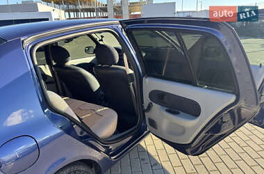 Хетчбек Renault Clio 2003 в 