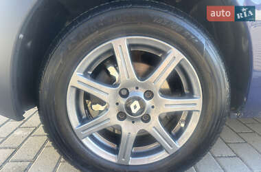 Хетчбек Renault Clio 2003 в 