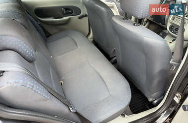 Седан Renault Clio 2006 в 