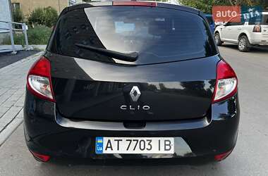 Хэтчбек Renault Clio 2011 в 