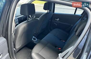 Хэтчбек Renault Clio 2011 в 