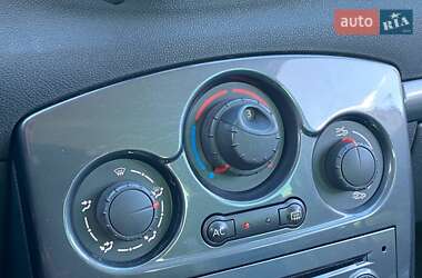 Хэтчбек Renault Clio 2007 в 