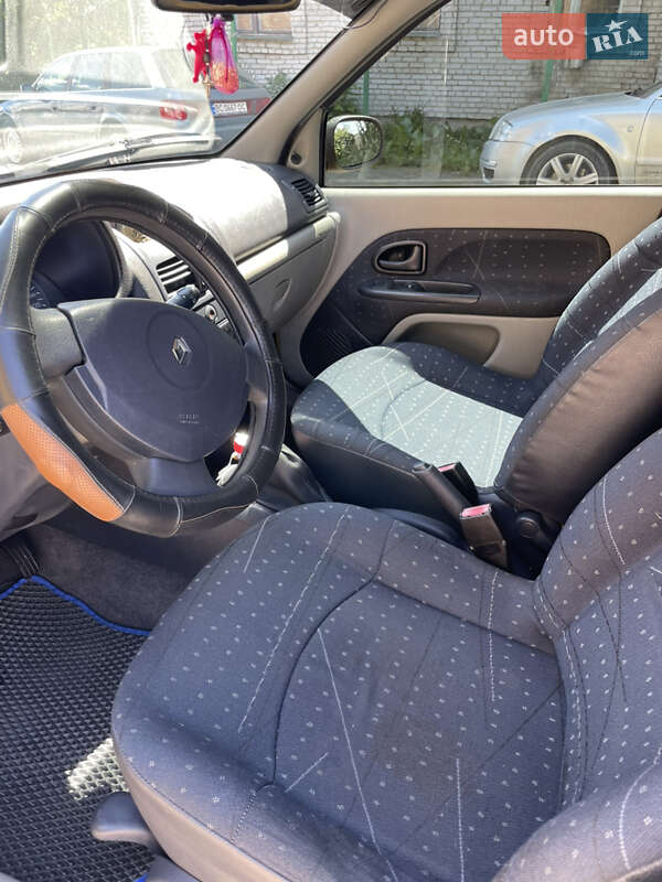 Хэтчбек Renault Clio 2002 в Яворове