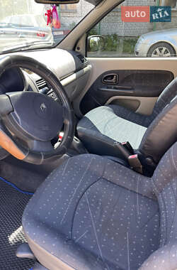 Хэтчбек Renault Clio 2002 в 