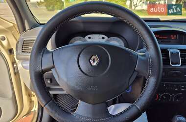 Седан Renault Clio 2006 в 