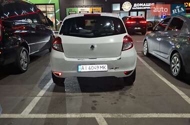 Хэтчбек Renault Clio 2011 в 