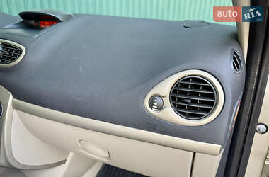 Хэтчбек Renault Clio 2007 в 
