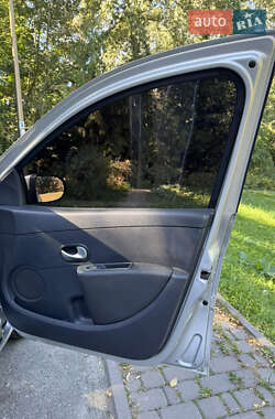 Хетчбек Renault Clio 2011 в 