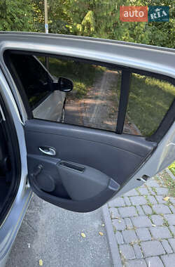 Хетчбек Renault Clio 2011 в 
