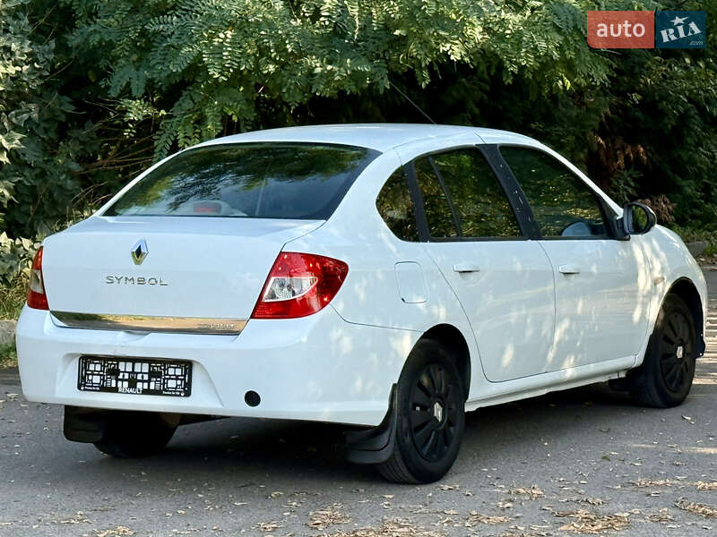 Седан Renault Clio 2012 в Ровно