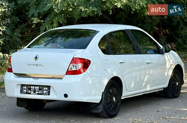 Седан Renault Clio 2012 в 