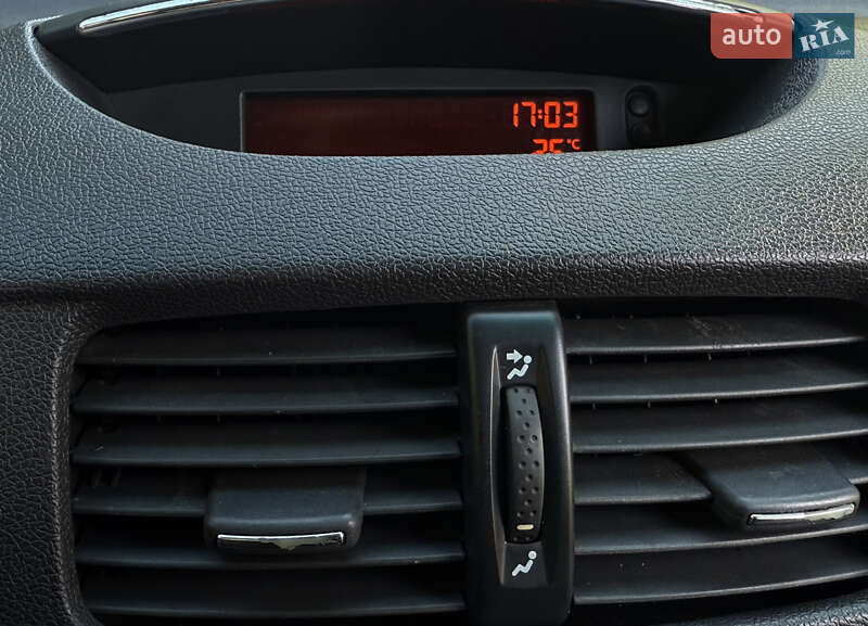 Седан Renault Clio 2012 в Ровно