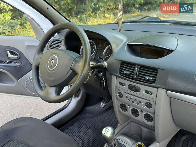 Седан Renault Clio 2012 в Ровно