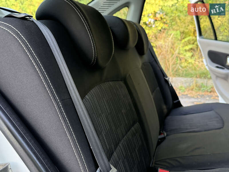Седан Renault Clio 2012 в Ровно
