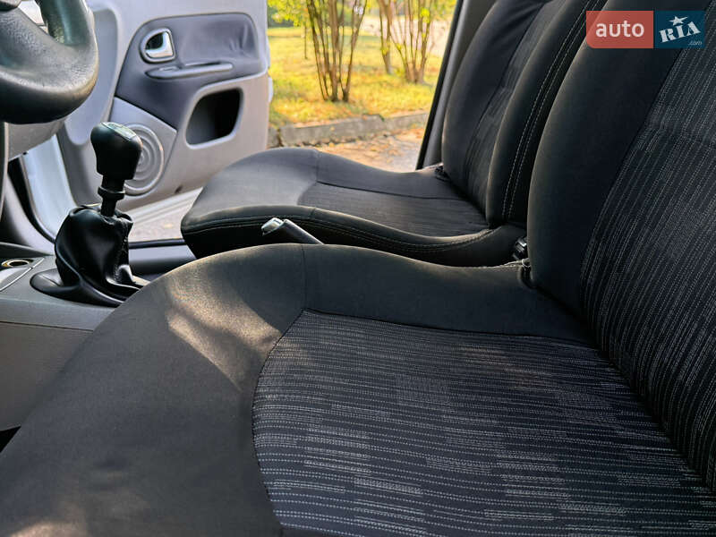 Седан Renault Clio 2012 в Ровно