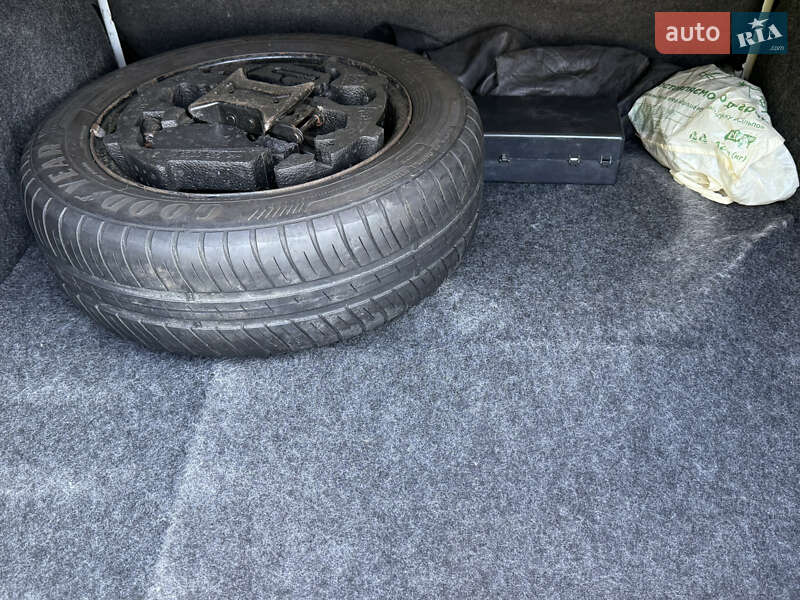 Седан Renault Clio 2012 в Ровно